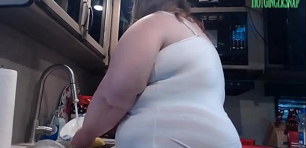  HotGingersnap washing dishes on clip4sale